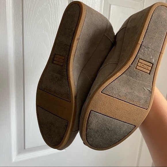 TOMS heeled suede booties boots shoes tan brown womens size 9.5 - Picture 6 of 7